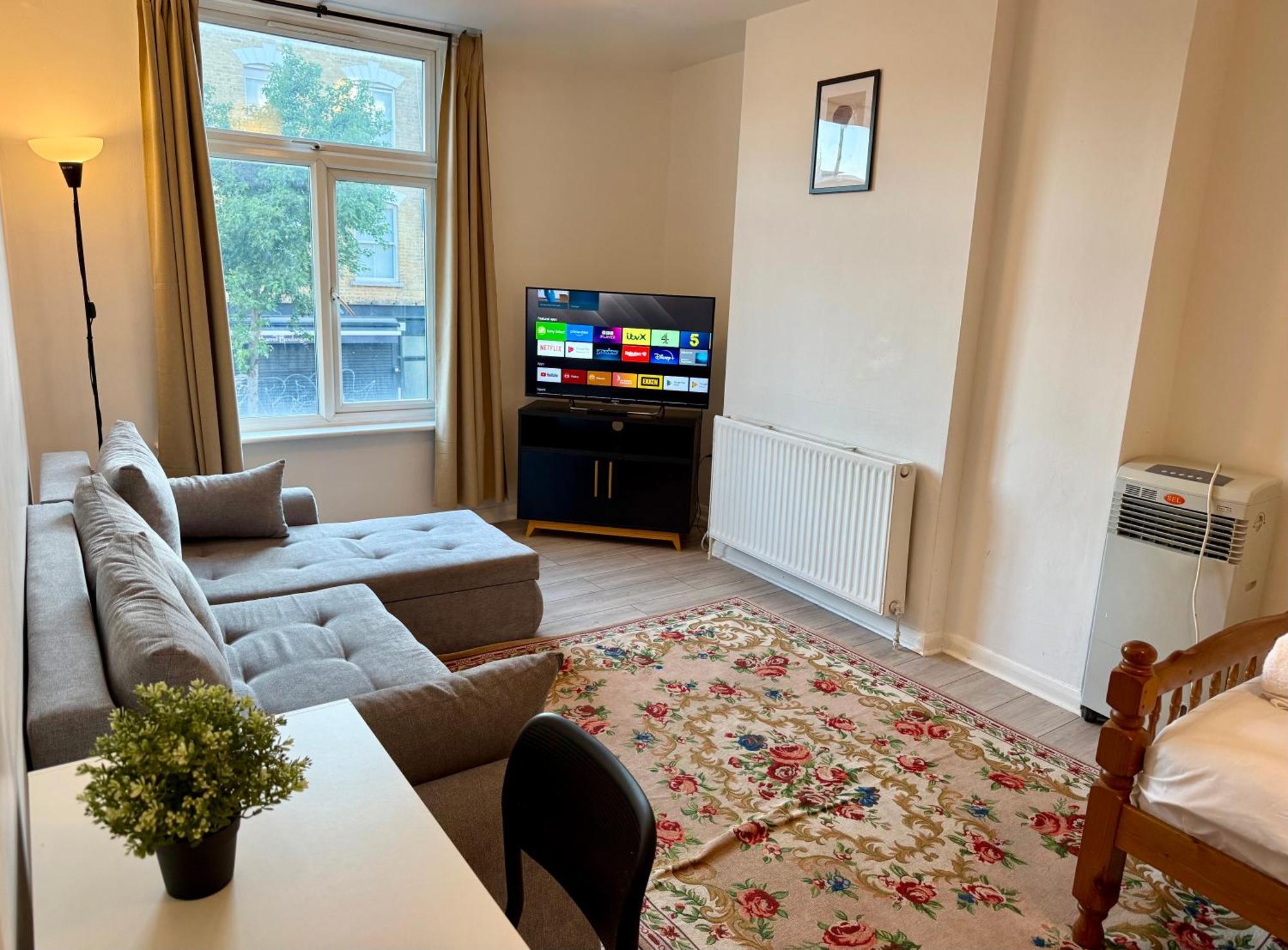 Enormous Family Flat Londra